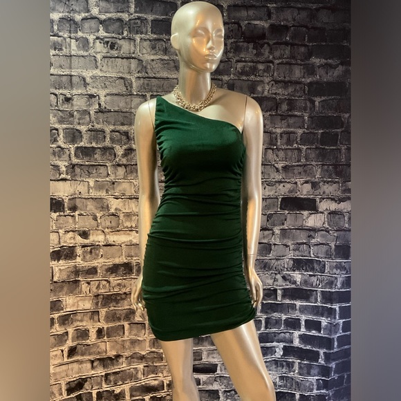 Emerald Green 1 Shoulder Formal Party Dress - Picture 2 of 7